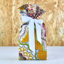 Charger l'image dans la galerie, Emballage cadeau réutilisable taille XS coloris étoile. 100% coton, 100% français, 100% réutilisable. Ceci n'est pas un furoshiki, c'est une alternative au papier cadeau